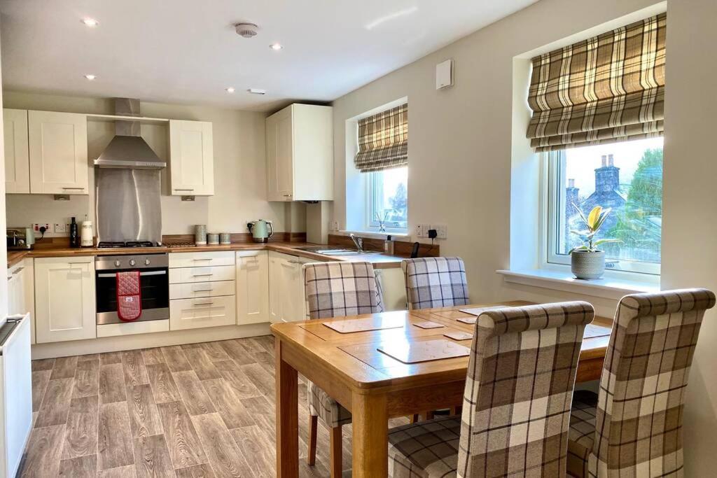 Beautiful 2 Bedroom, 2 Bathroom Flat With Parking. Pitlochry Zewnętrze zdjęcie