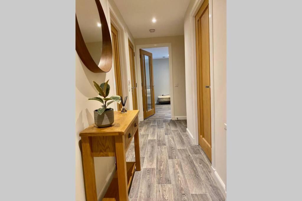 Beautiful 2 Bedroom, 2 Bathroom Flat With Parking. Pitlochry Zewnętrze zdjęcie