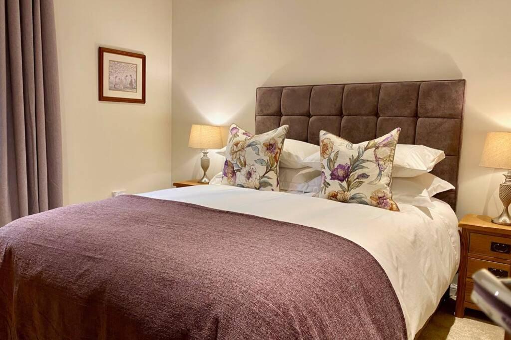 Beautiful 2 Bedroom, 2 Bathroom Flat With Parking. Pitlochry Zewnętrze zdjęcie