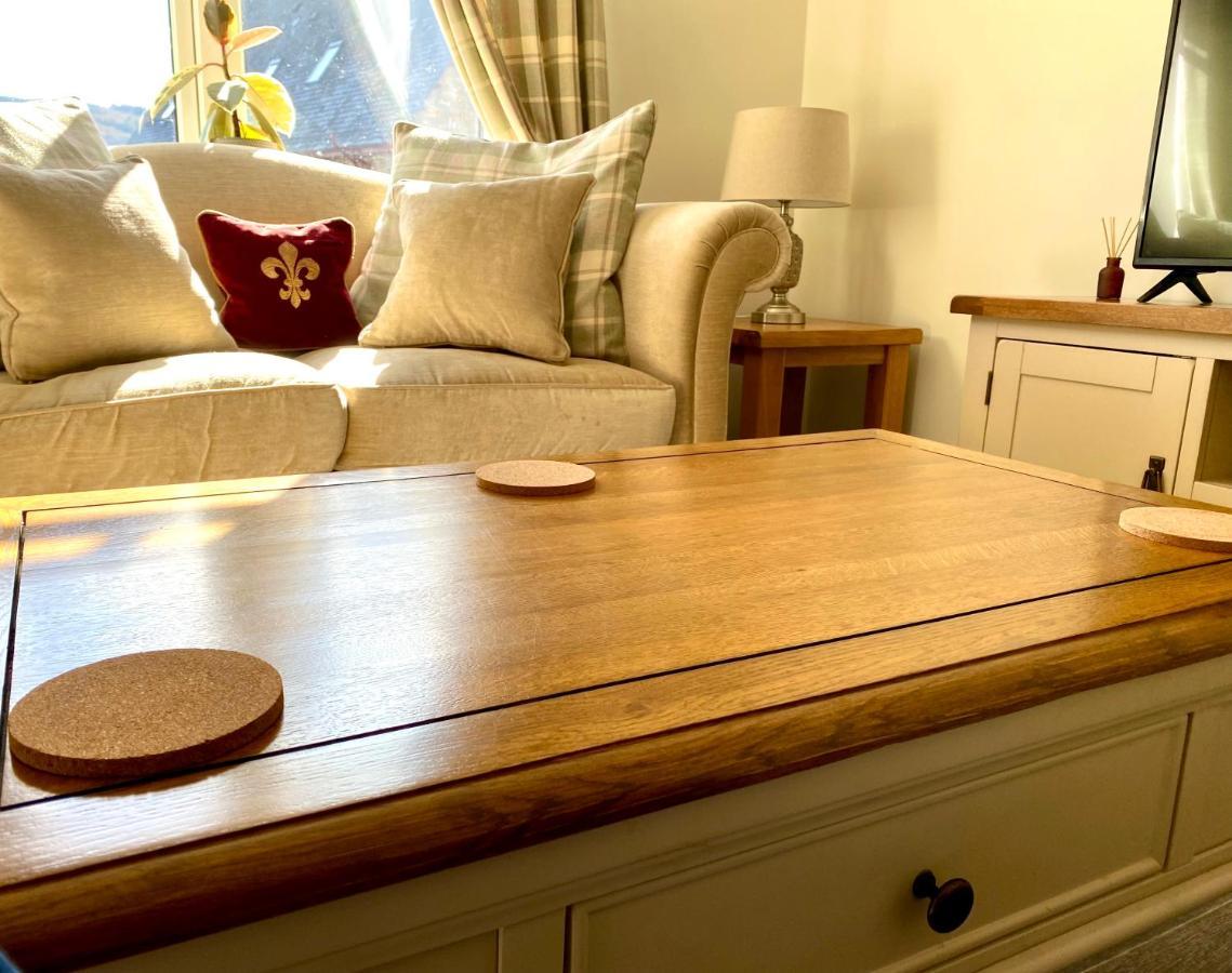Beautiful 2 Bedroom, 2 Bathroom Flat With Parking. Pitlochry Zewnętrze zdjęcie