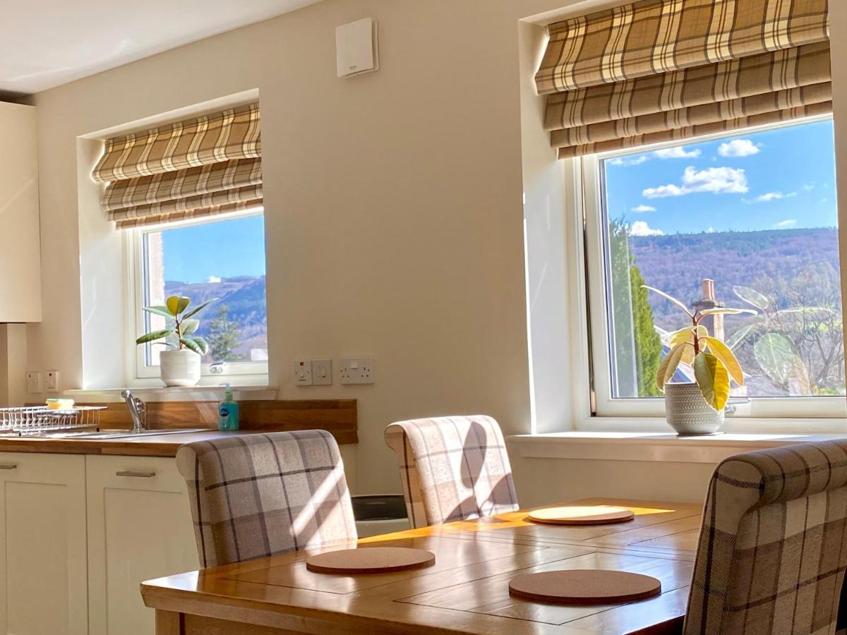 Beautiful 2 Bedroom, 2 Bathroom Flat With Parking. Pitlochry Zewnętrze zdjęcie